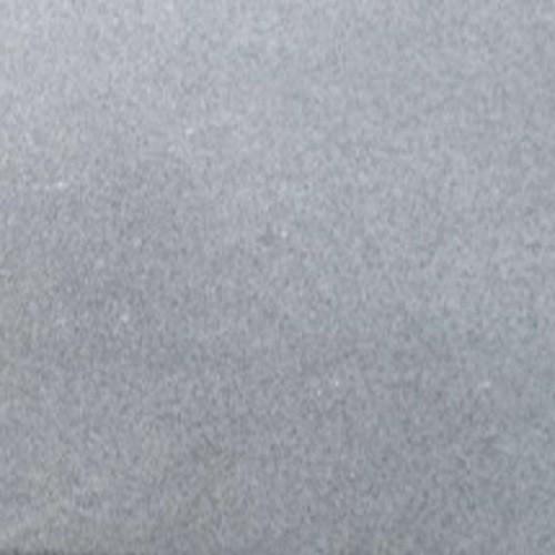 revêtement en pierre de granit gris pour cheminée